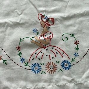 Linens  Shower Curtain cloth Paris Art , 2 Embroidered  Regular Pillow Cases